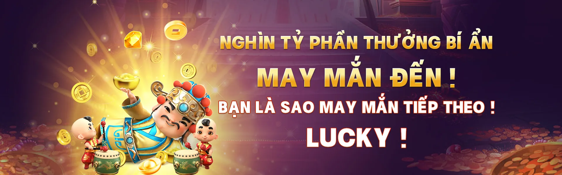 Sân vận động với trận đấu bóng đá đang diễn ra, logo Kingbet App nổi bật